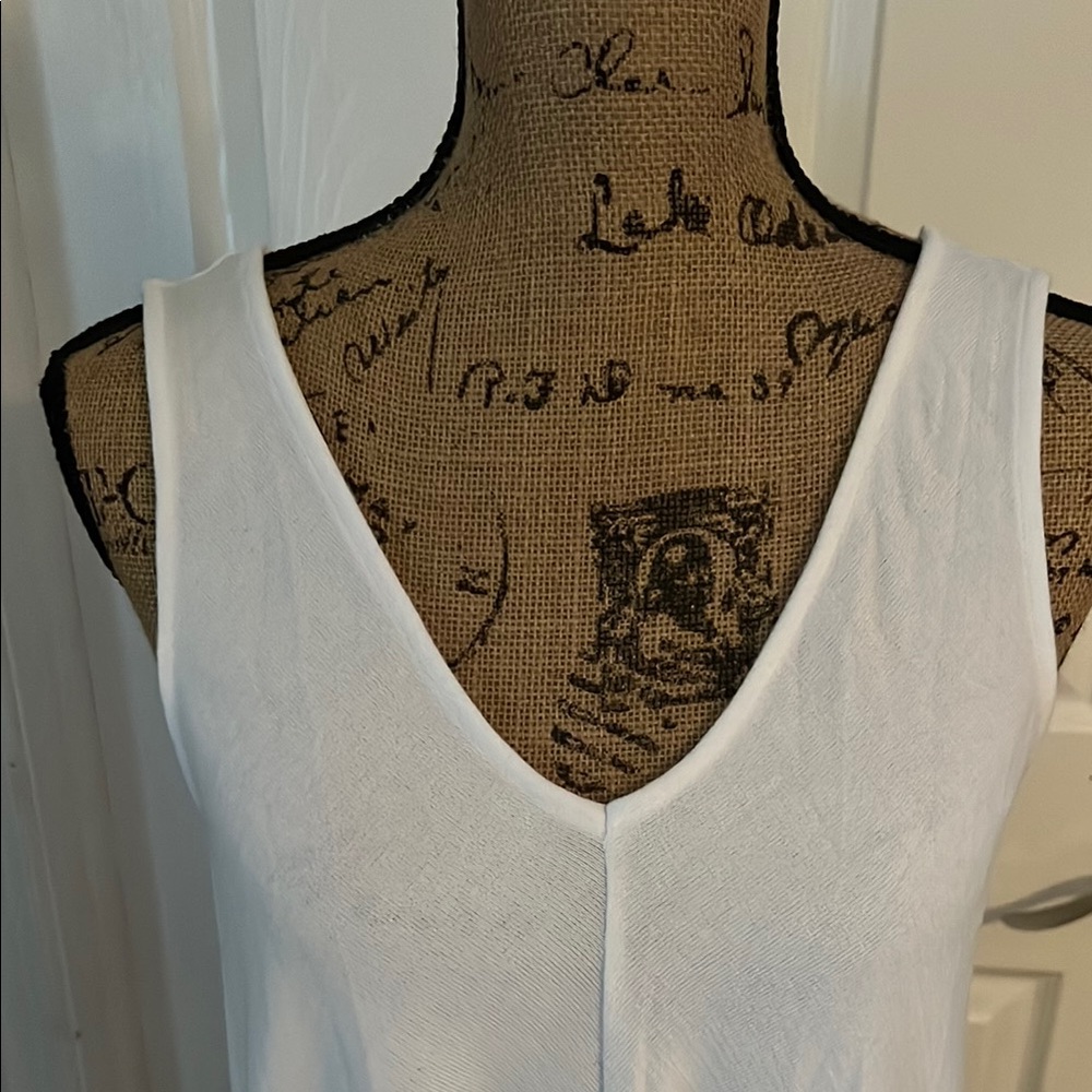 GAP White Relaxed V-neck Tank Top - Picture 2 of 6
